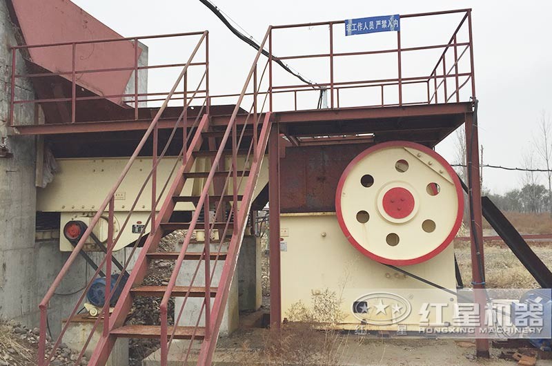 HD德版颚式破碎机现场