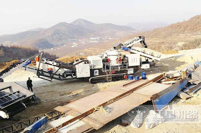 履带式移动破碎机现场